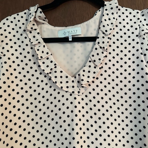 Super Cute Polka Dot Top - Picture 2 of 3